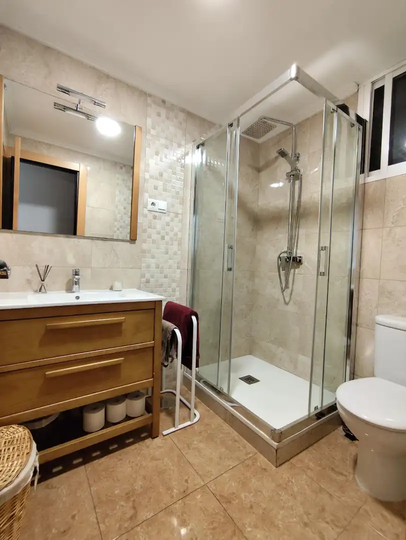 Bathroom of Flat for sale in Málaga  with Air Conditioner, Heating and Oven