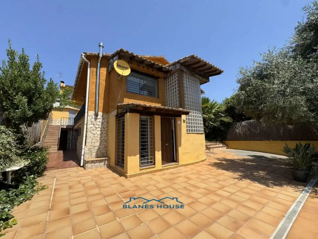 Vista exterior de Casa o xalet en venda en Tordera amb Aire condicionat, Jardí privat i Terrassa