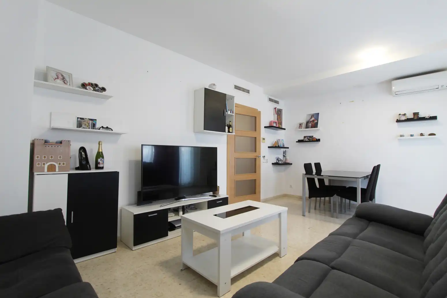 Sala d'estar de Pis en venda en Montserrat amb Aire condicionat, Calefacció i Terrassa