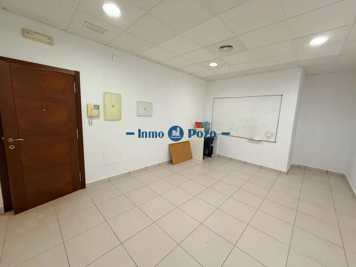 Büro zum Verkauf in Almendralejo