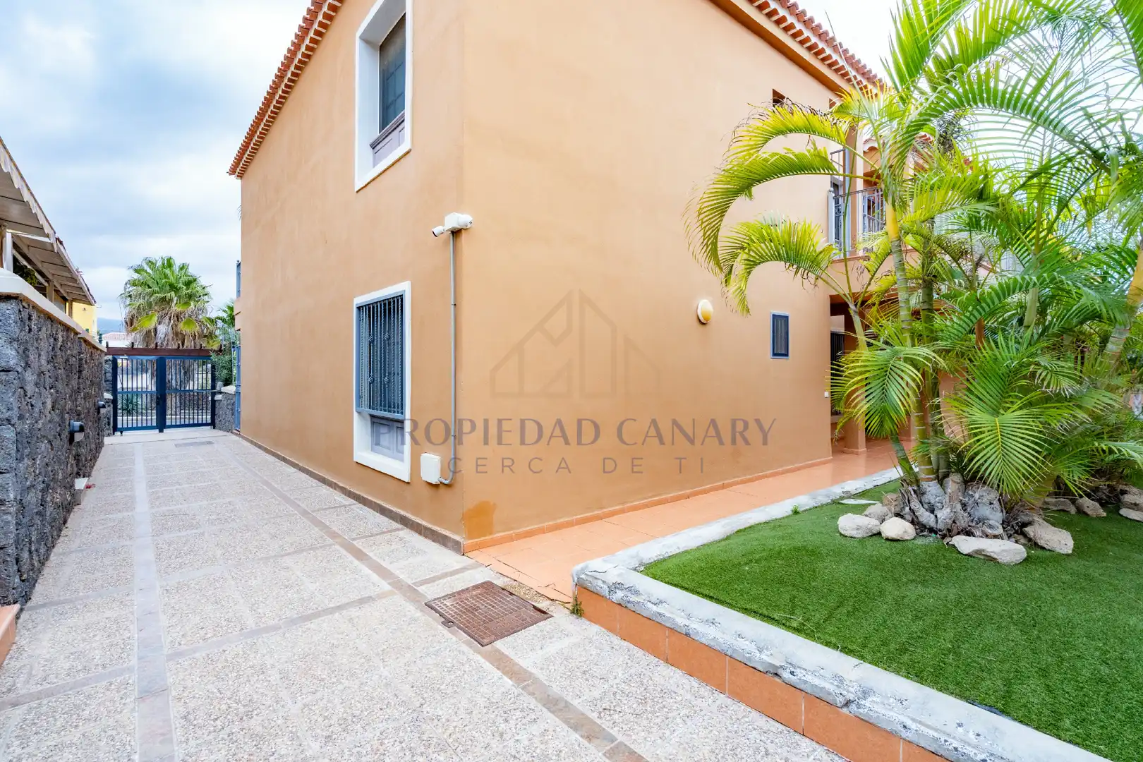 Exterior view of Flat for sale in Arona  with Air Conditioner, Terrace and Furnished