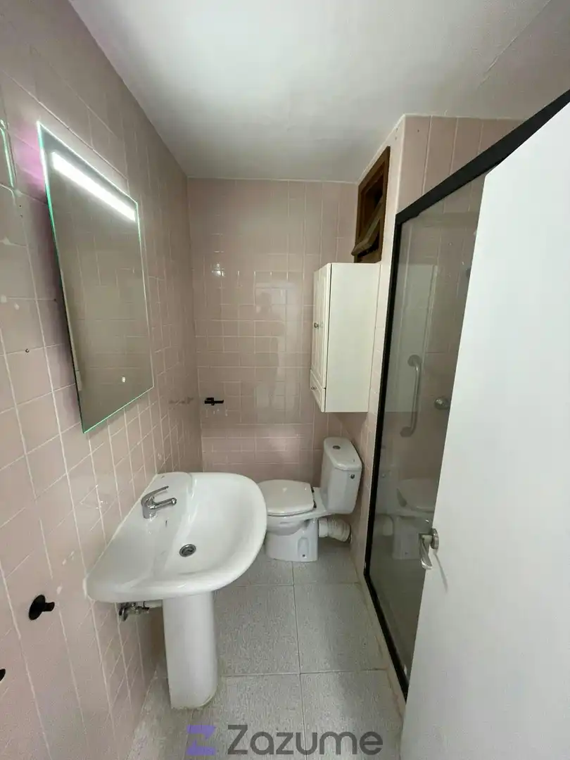 Badezimmer von Wohnung zur Miete in Ontinyent mit Klimaanlage, Abstellraum und Möbliert
