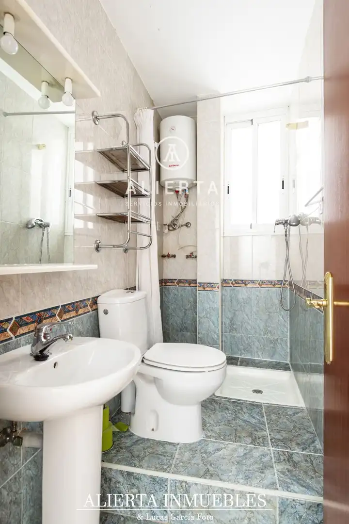 Bathroom of Flat for sale in Zaragoza  with Heating