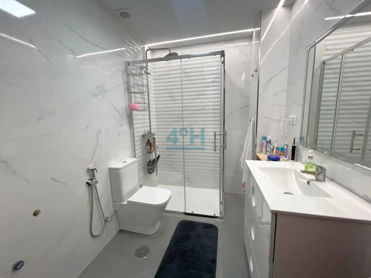 Bathroom of Flat for sale in Ourense Capital   with Heating, Parquet flooring and Storage room