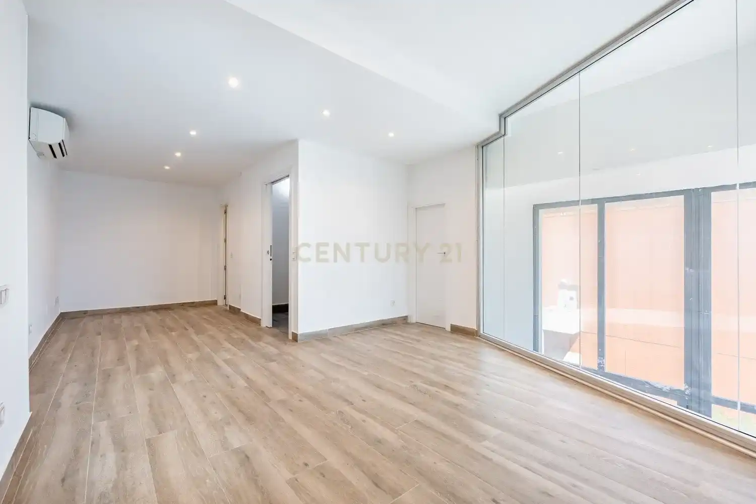 Living room of Apartments for sale in Alcorcón  with Air Conditioner, Storage room and Oven