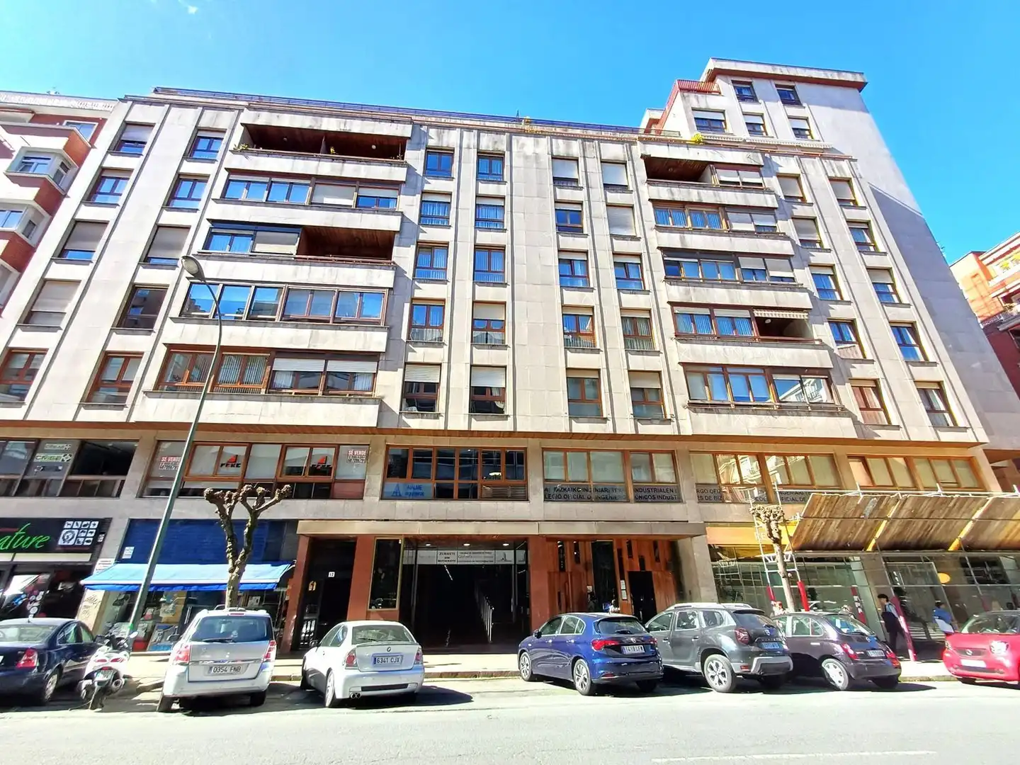 Vista exterior de Oficina en venda en Bilbao  amb Calefacció