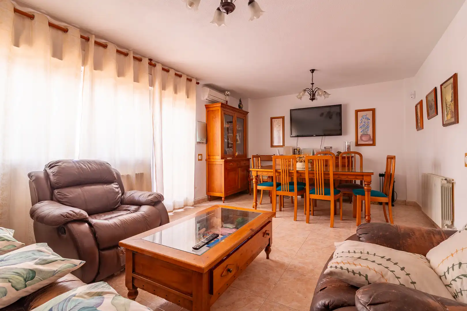 Sala d'estar de Casa adosada en venda en Móstoles amb Aire condicionat, Calefacció i Jardí privat