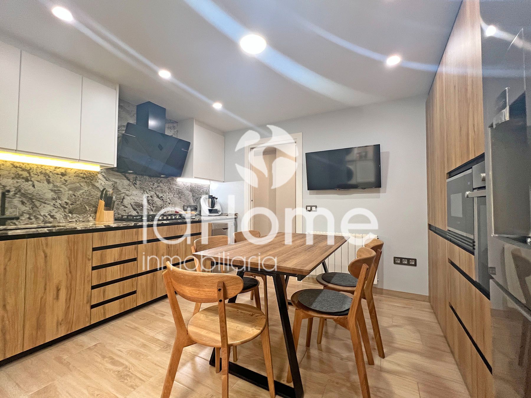 Kitchen of Flat for sale in Mislata  with Air Conditioner, Heating and Oven