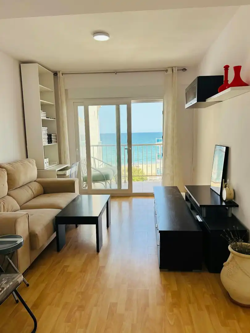 Sala d'estar de Pis de lloguer en Dénia amb Parquet, Moblat i Balcó