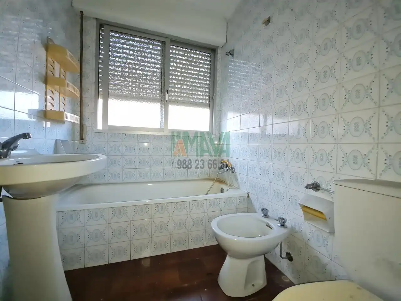 Bathroom of Flat for sale in Ourense Capital   with Heating, Parquet flooring and Storage room