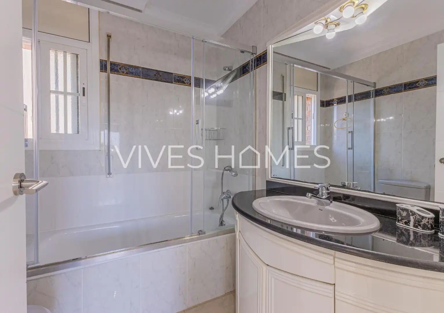 Bathroom of Houses for sale in Arenys de Mar  with Air Conditioner, Heating and Private garden