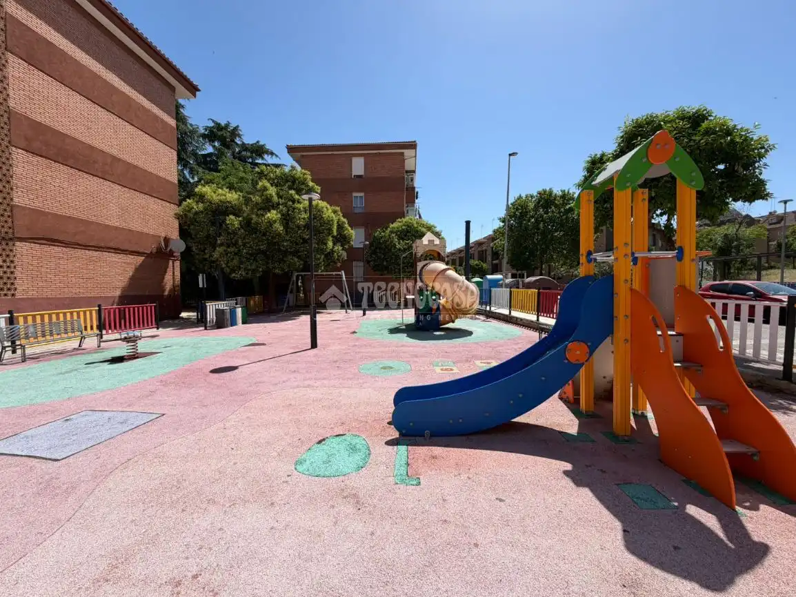 Vista exterior de Piso en venta en Linares con Balcón