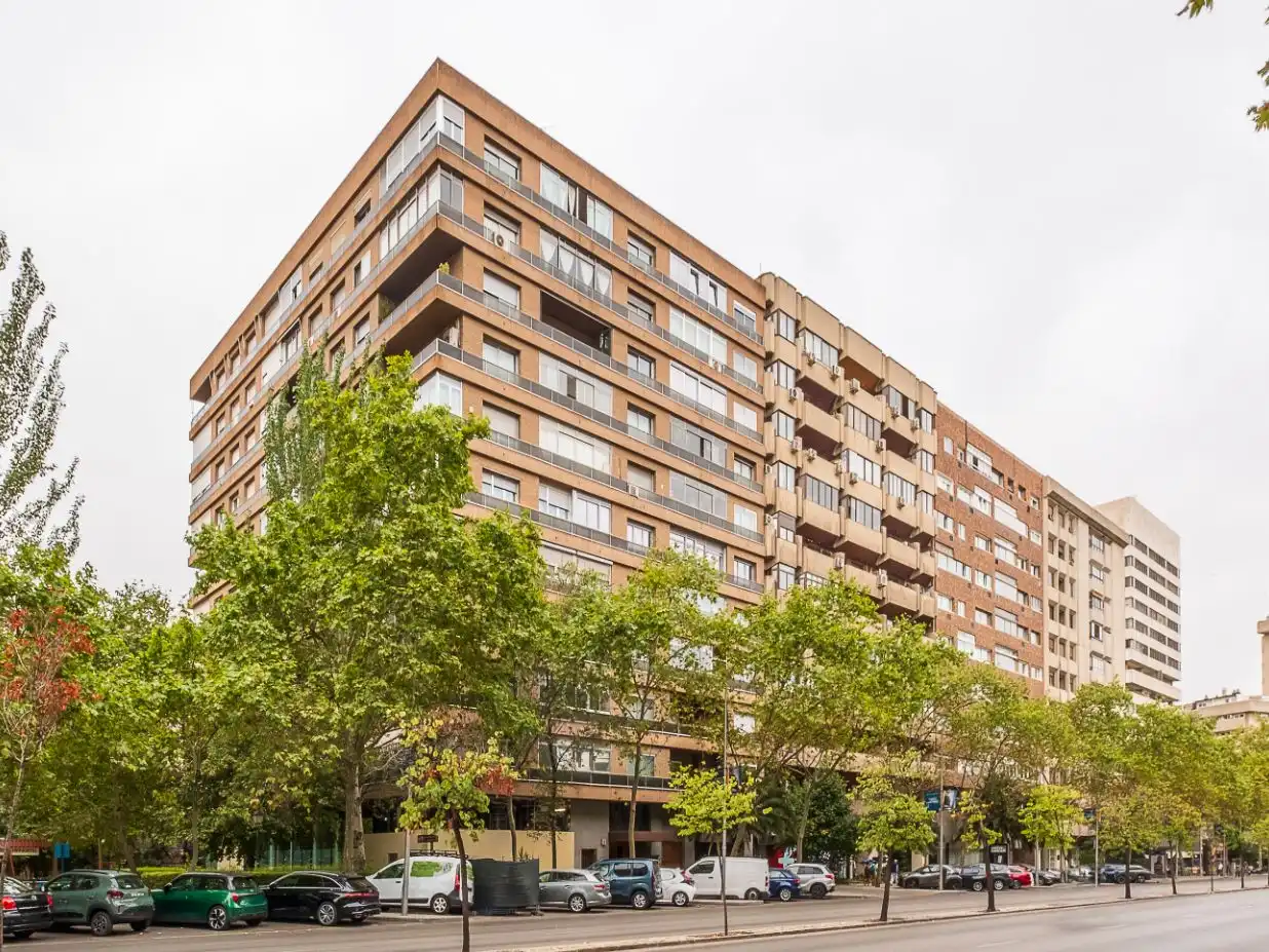 Vista exterior de Piso en venta en  Madrid Capital con Terraza y Balcón