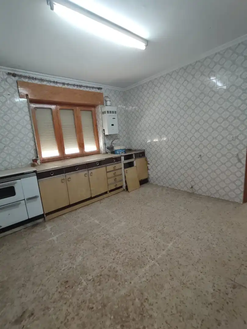 Cuina de Finca rústica en venda en Santa Marina del Rey amb Terrassa
