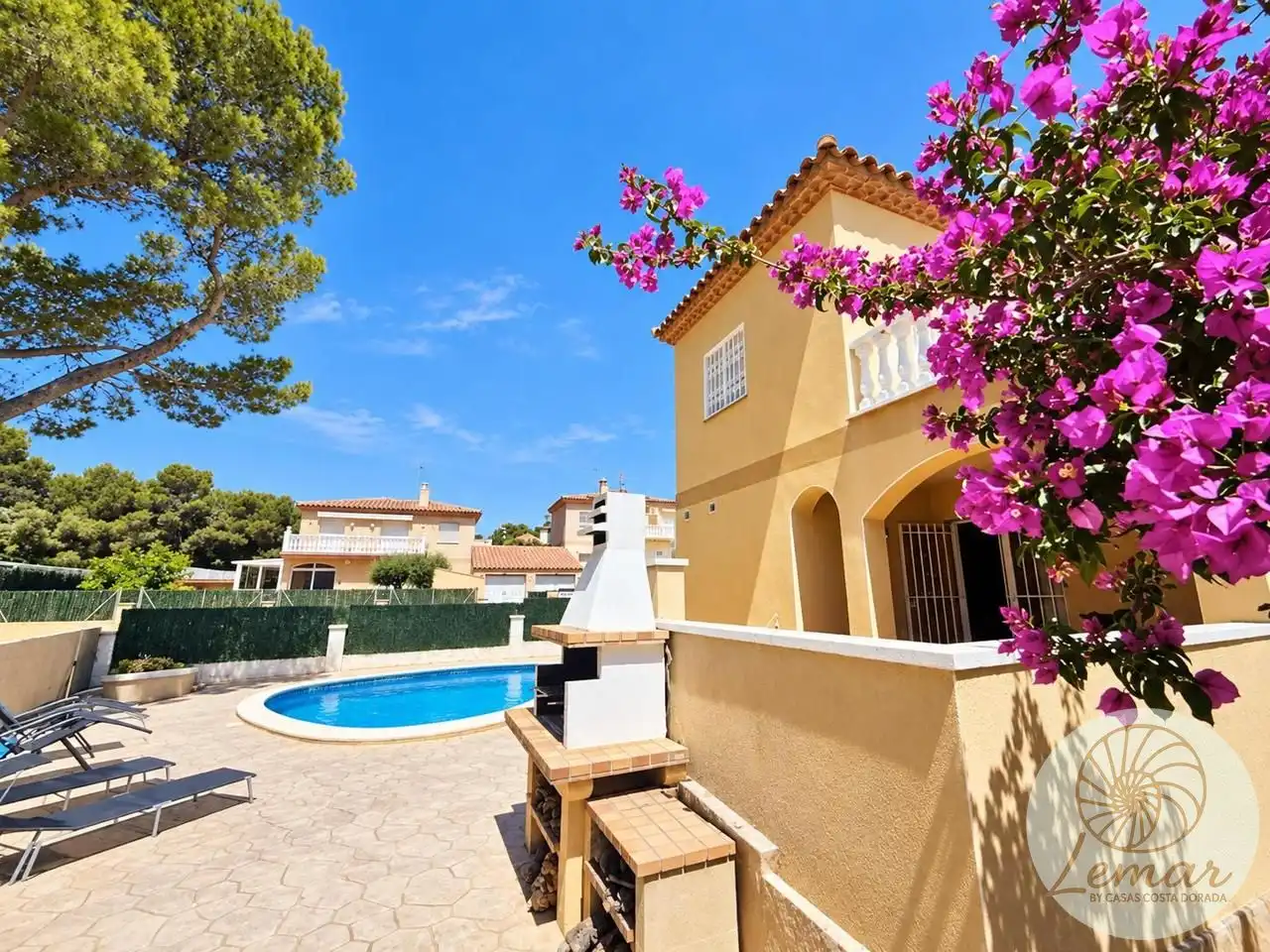 Vista exterior de Casa o xalet en venda en L'Ametlla de Mar  amb Aire condicionat, Jardí privat i Terrassa