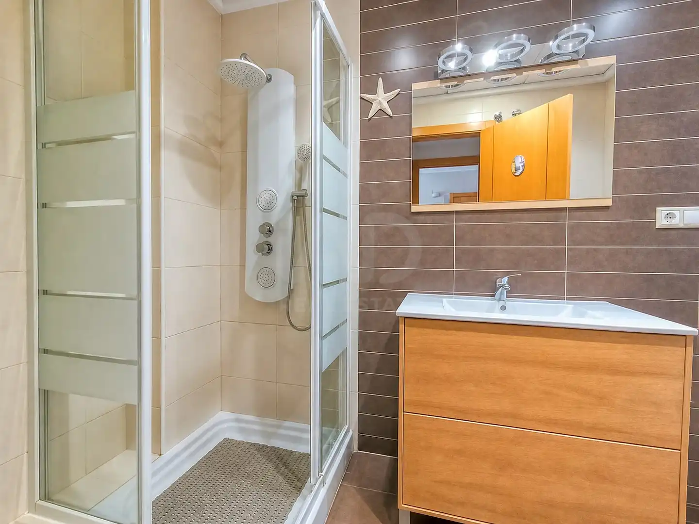 Bathroom of Flat for sale in Petrer  with Air Conditioner and Heating