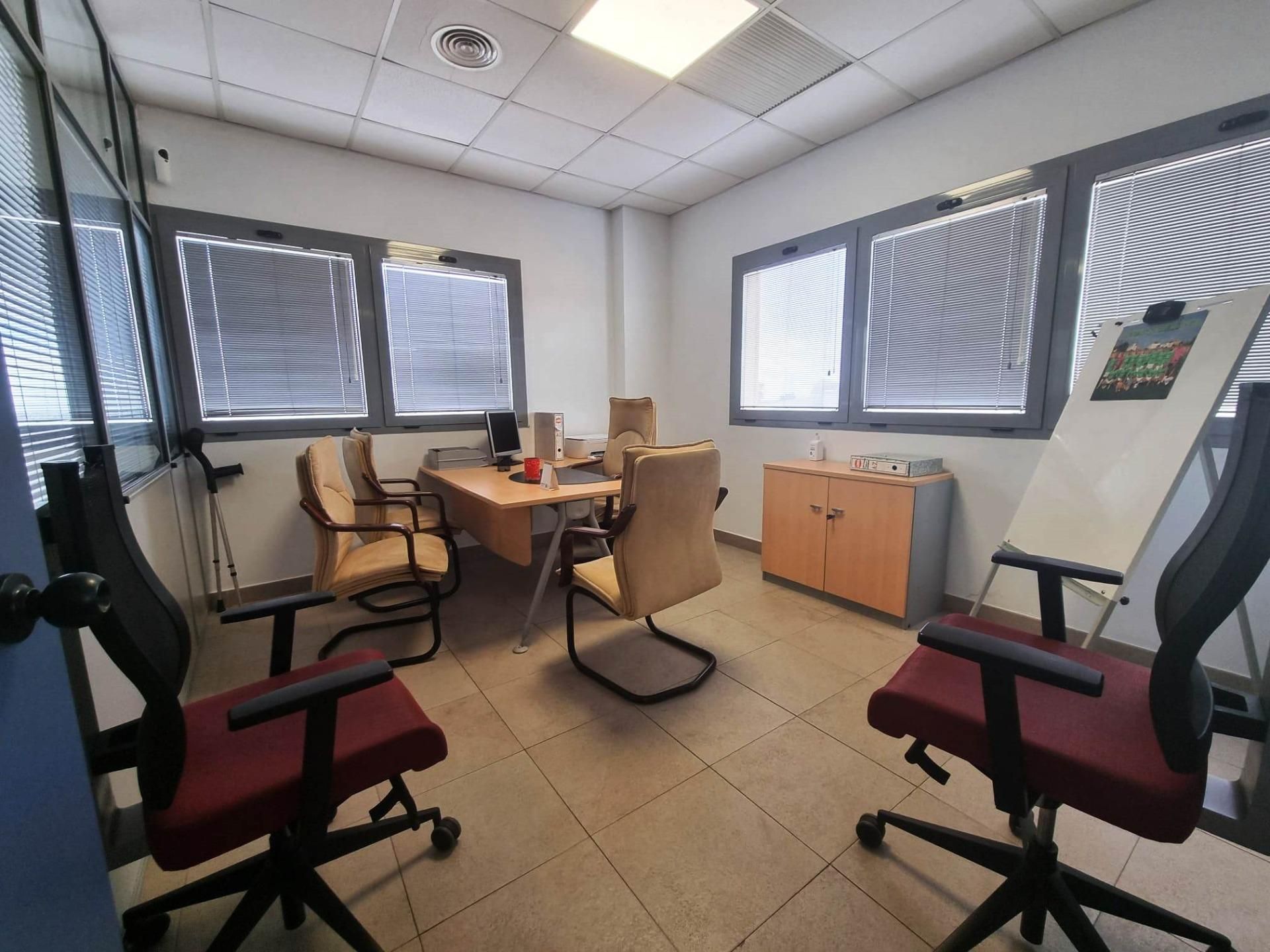Office for sale in Bormujos  with Air Conditioner