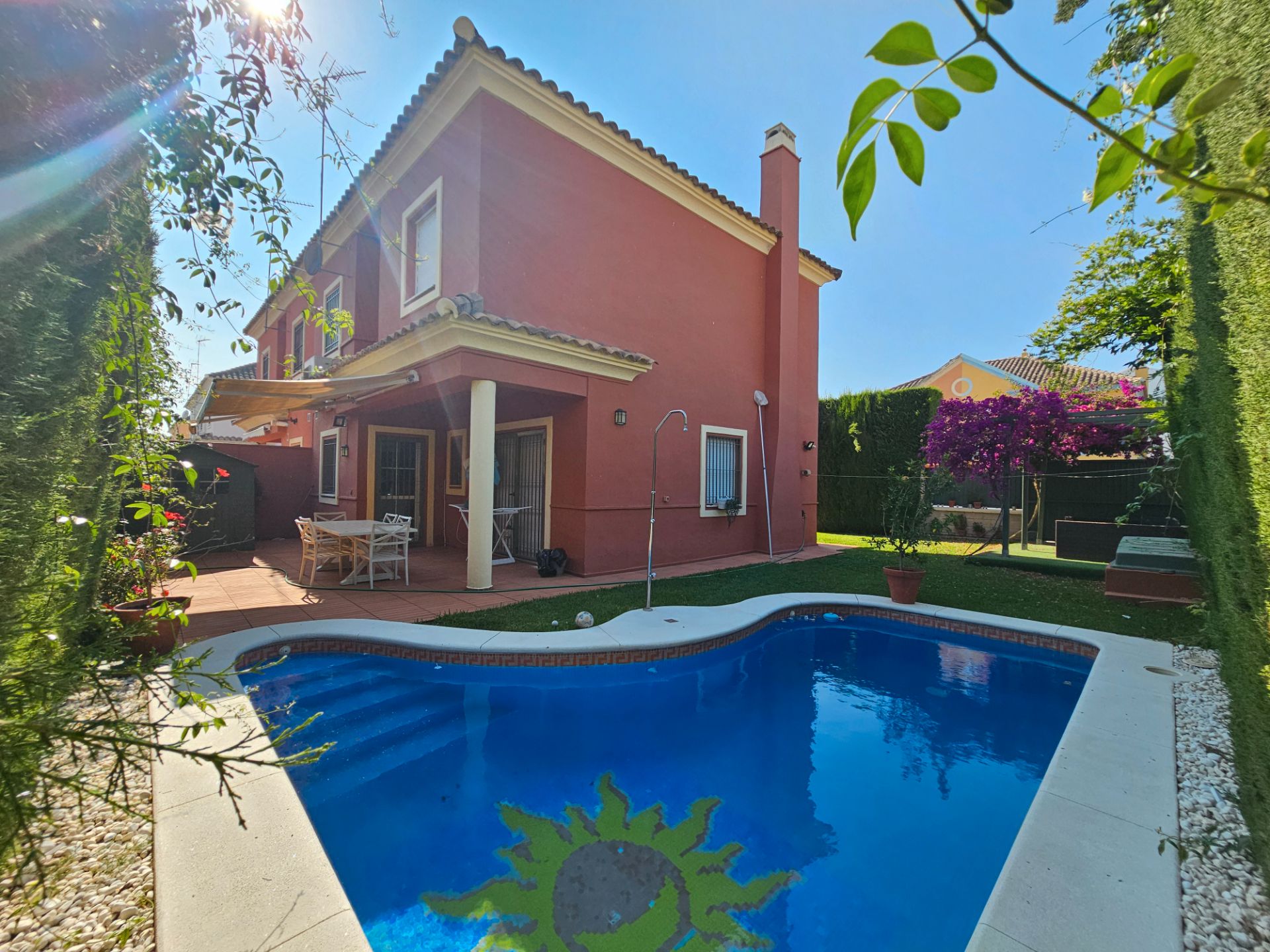 Garden of Single-family semi-detached for rent in Umbrete  with Air Conditioner, Heating and Private garden