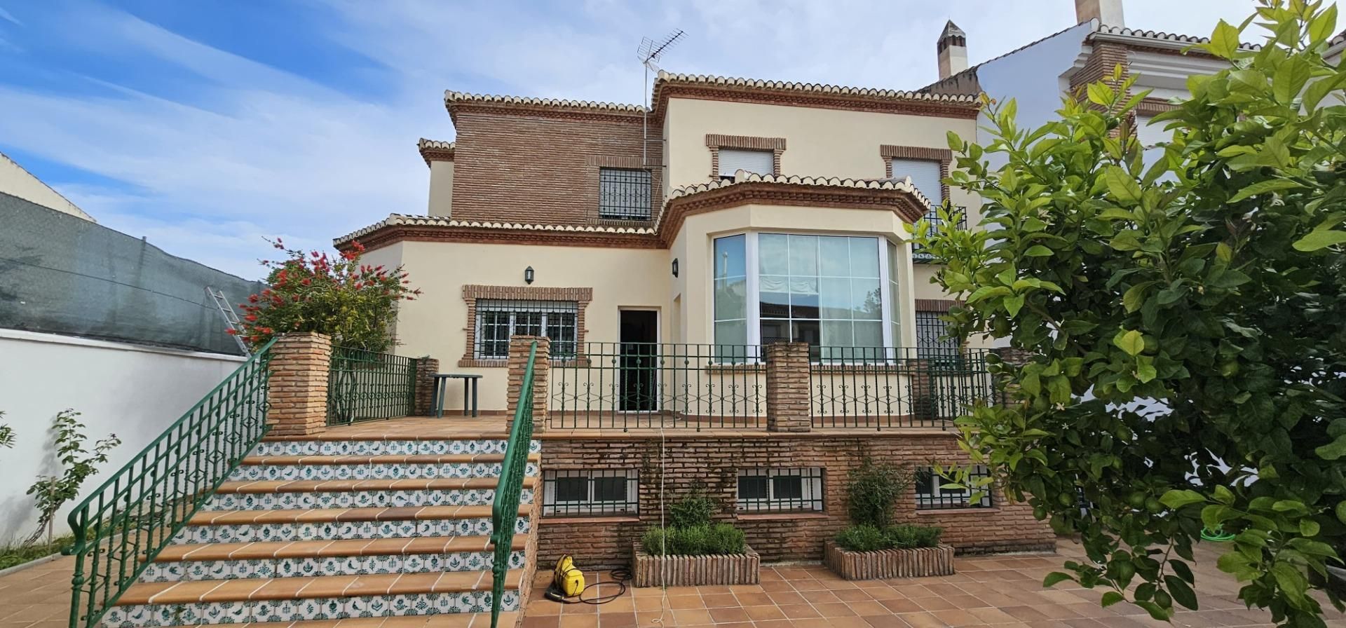 Vista exterior de Casa adosada en venta en Santa Fe con Aire acondicionado, Terraza y Piscina