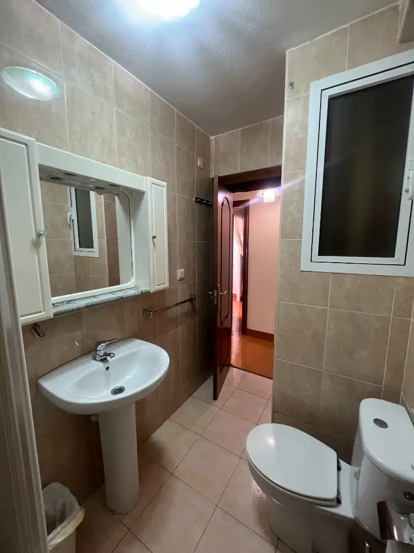 Baño de Piso en venta en A Coruña Capital  con Amueblado, Horno y Lavadora
