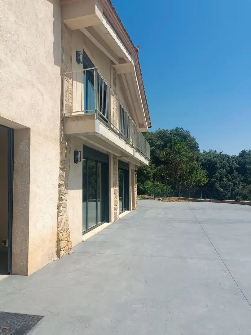 Vista exterior de Casa o xalet de lloguer en Sant Aniol de Finestres amb Aire condicionat, Calefacció i Jardí privat