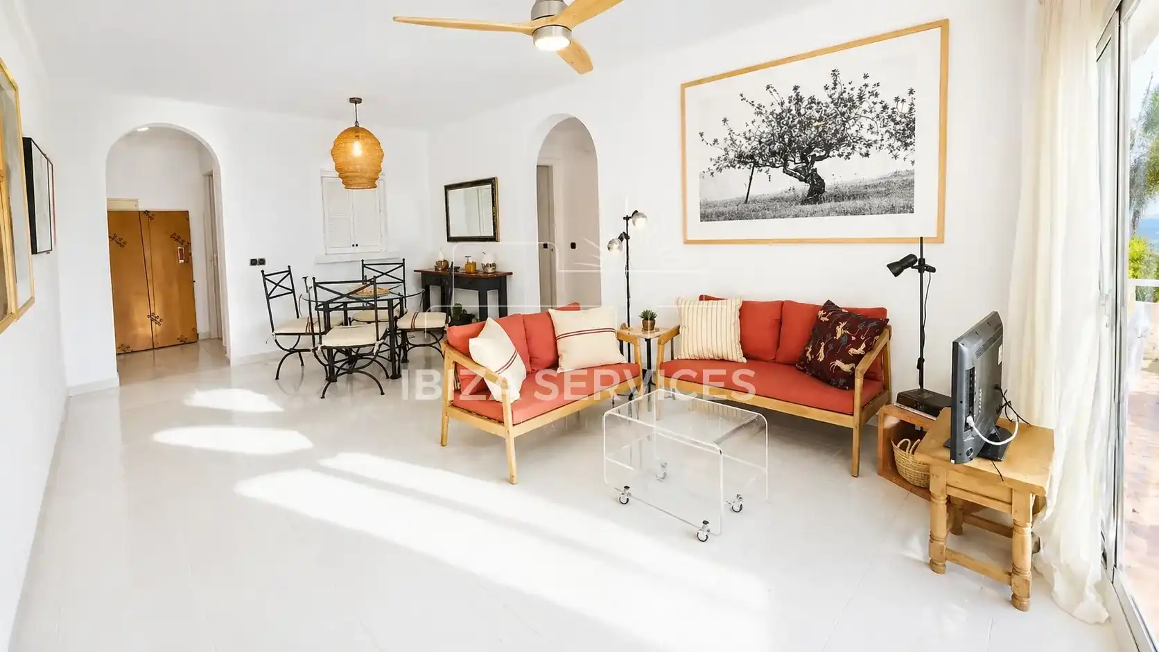 Sala de estar de Piso de alquiler en Santa Eulària des Riu con Aire acondicionado, Jardín privado y Piscina