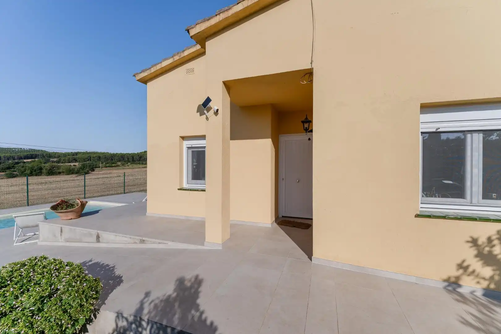 Vista exterior de Casa o chalet en venta en Bàscara con Aire acondicionado, Jardín privado y Parquet