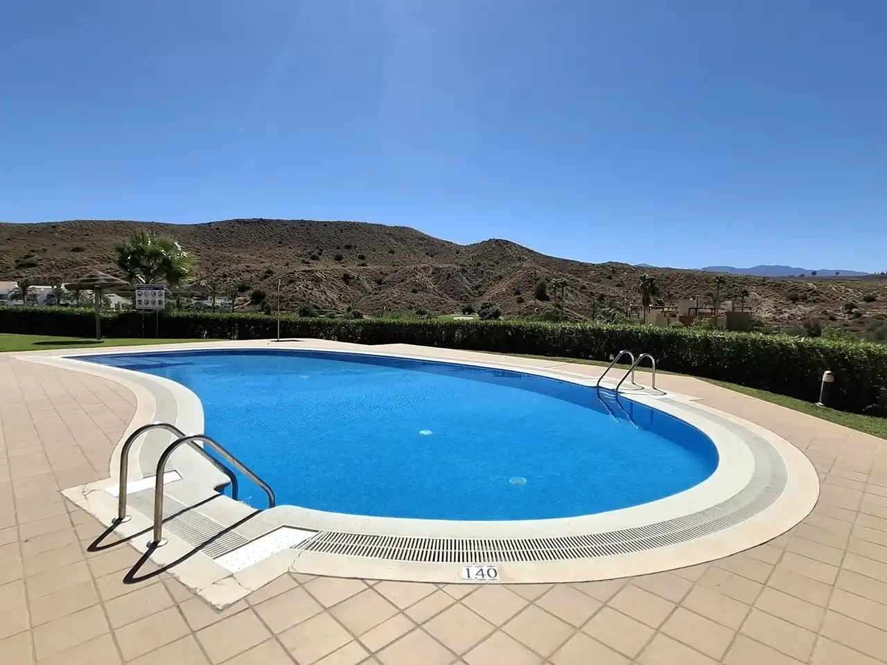 Reihenhaus mit Pool zum Verkauf in Golf Valle Este, imagen 4