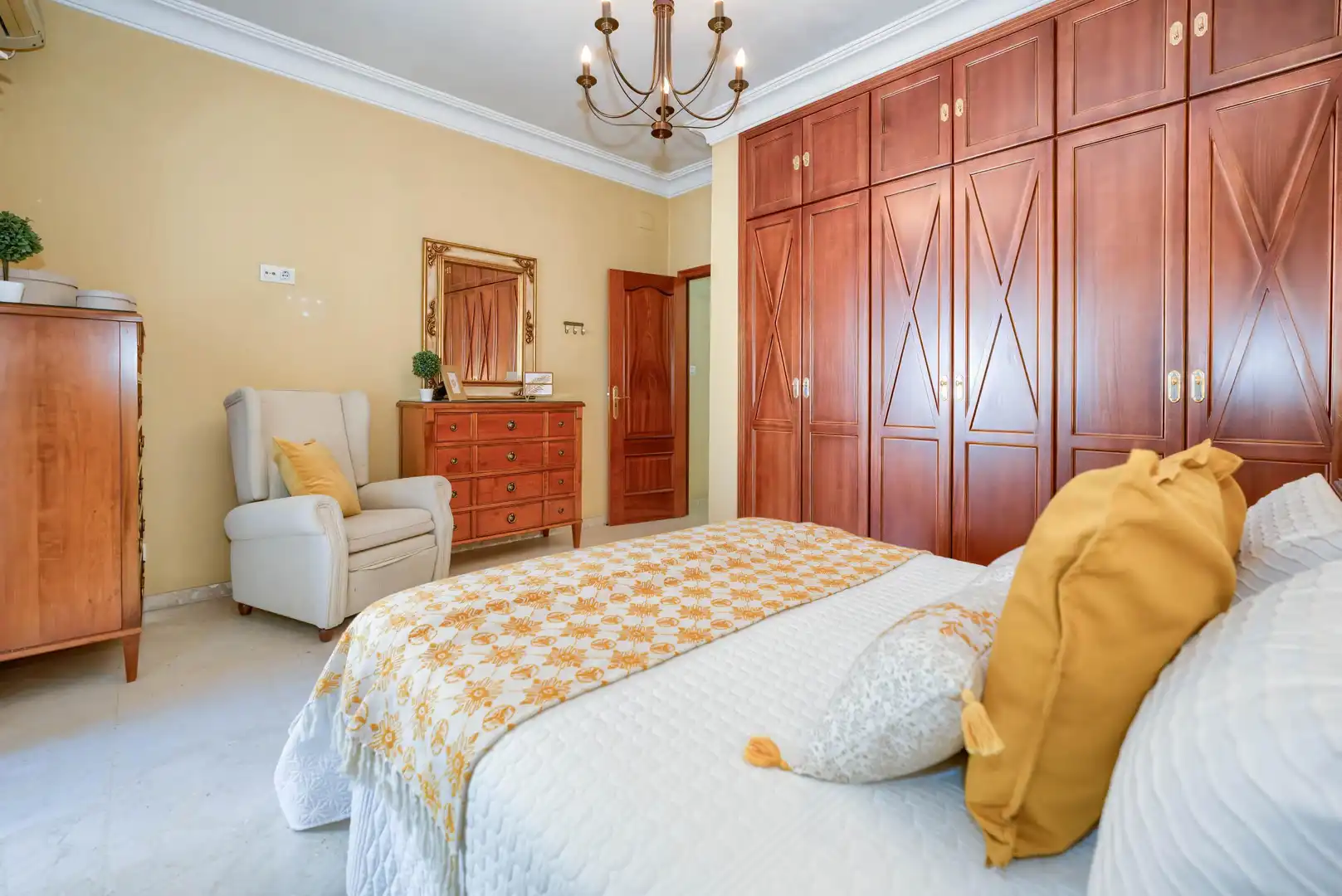 Habitación de Apartamento en venta en Sevilla con Alarma