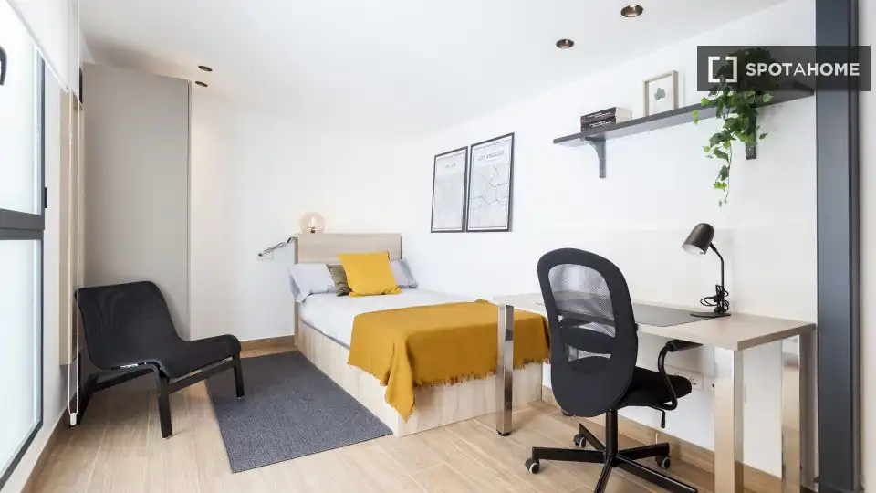 Habitación de Piso de alquiler en Valencia con Aire acondicionado, Calefacción y Amueblado