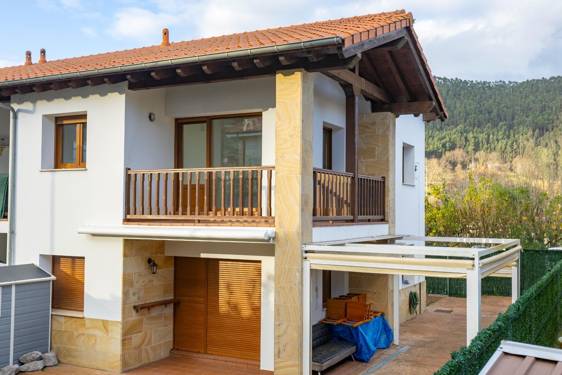 Vista exterior de Pis en venda en Val de San Vicente  amb Calefacció