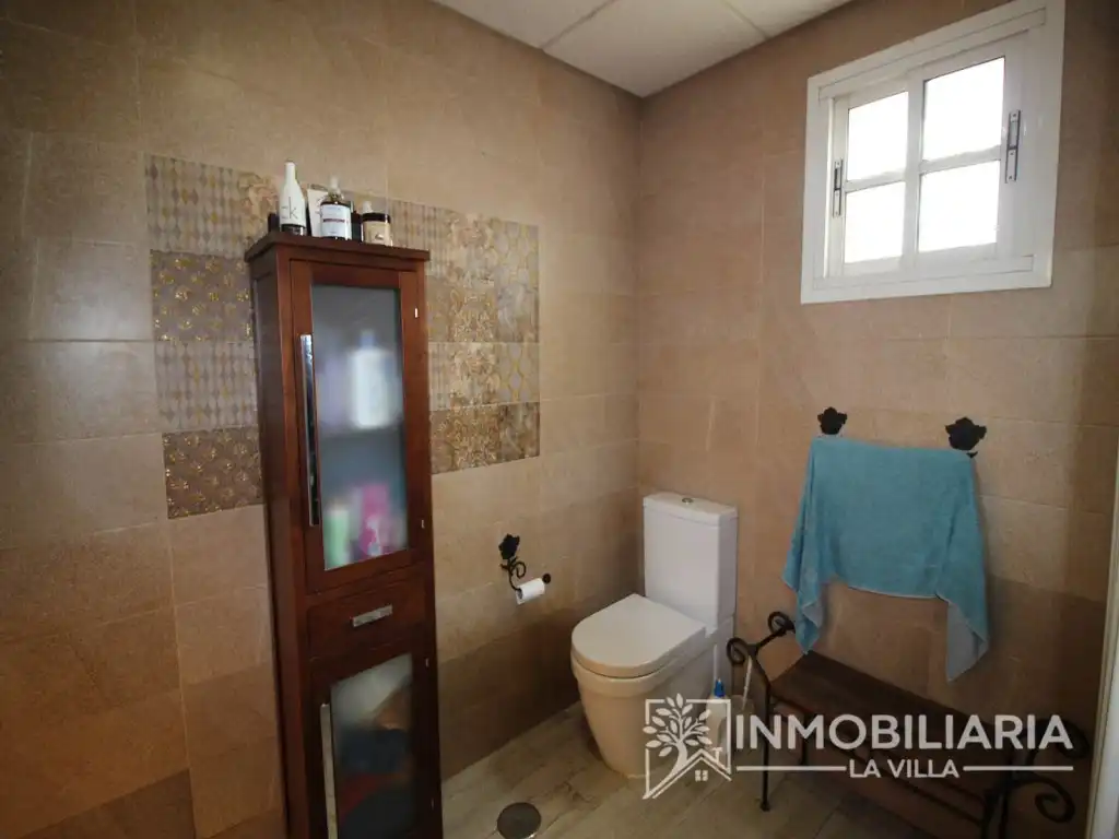 Bany de Casa o xalet en venda en Alhaurín de la Torre amb Aire condicionat, Moblat i Rentadora