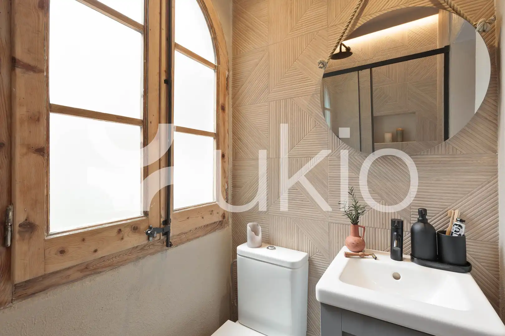 Bany de Apartament de lloguer en Barcelona amb Aire condicionat, Calefacció i Moblat
