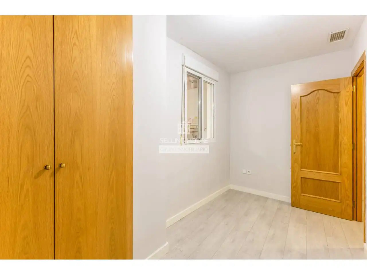 Bedroom of Flat for sale in Valencia  with Heating, Parquet flooring and Balcony