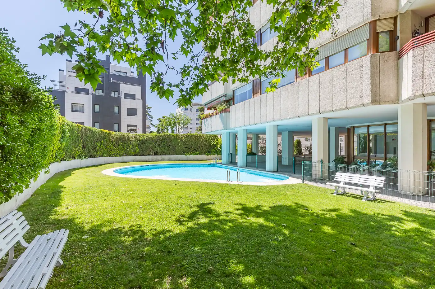 Swimming pool of Flat for sale in Madrid  with Air Conditioner, Heating and Terrace