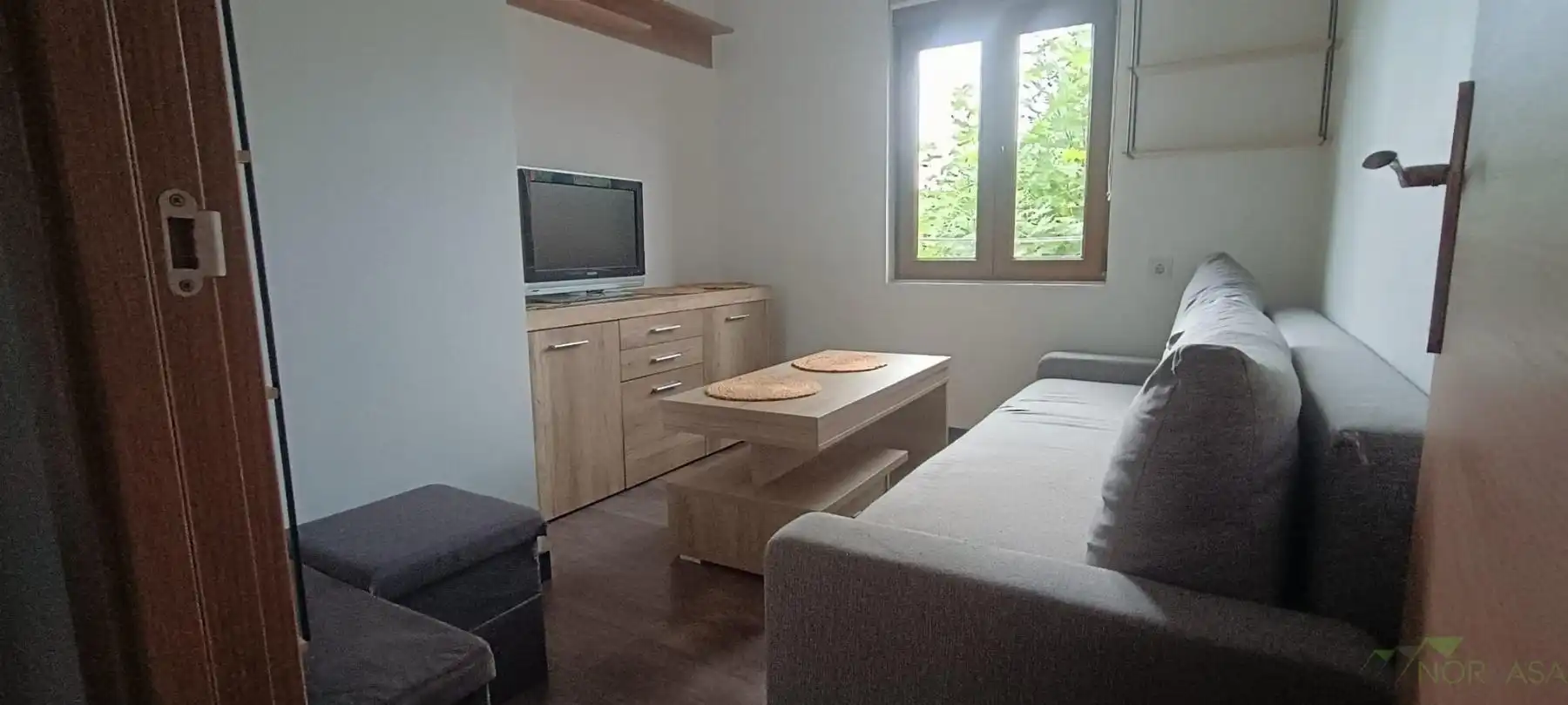 Sala d'estar de Apartament en venda en Oviedo  amb Calefacció i Moblat