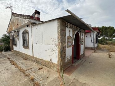 Villa zum Verkauf in Sanlúcar la Mayor