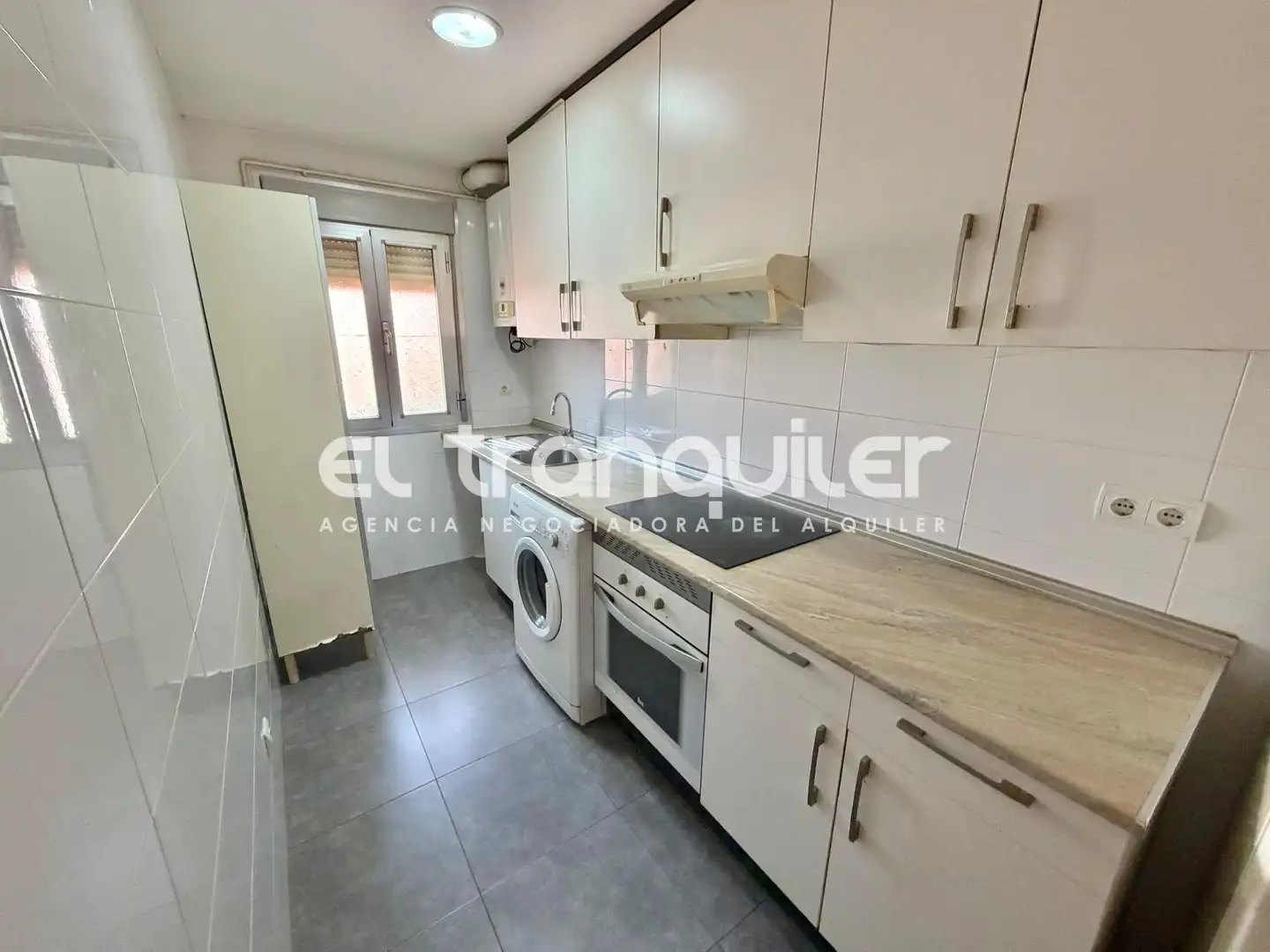 Kitchen of Flat for rent in Madrid  with Washing machine