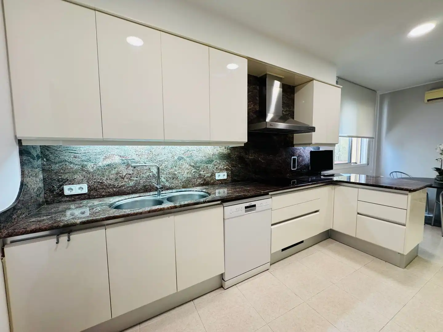 Cocina de Casa o chalet en venta en Figueres con Aire acondicionado, Calefacción y Terraza