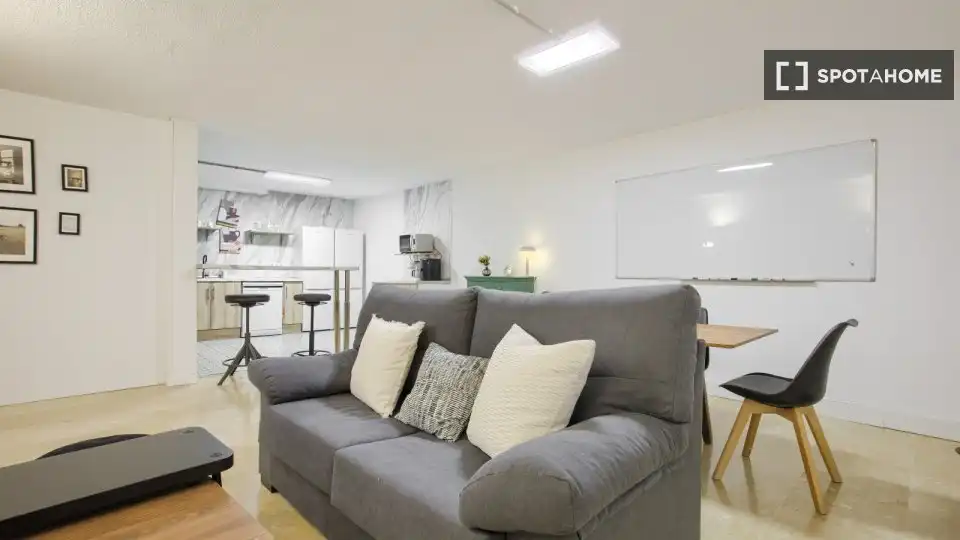 Room in Conde Orgaz - Piovera