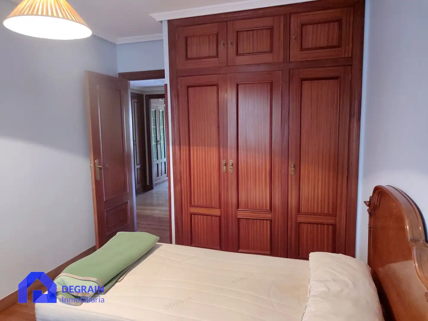 Habitación de Piso de alquiler en Oviedo  con Terraza y Trastero