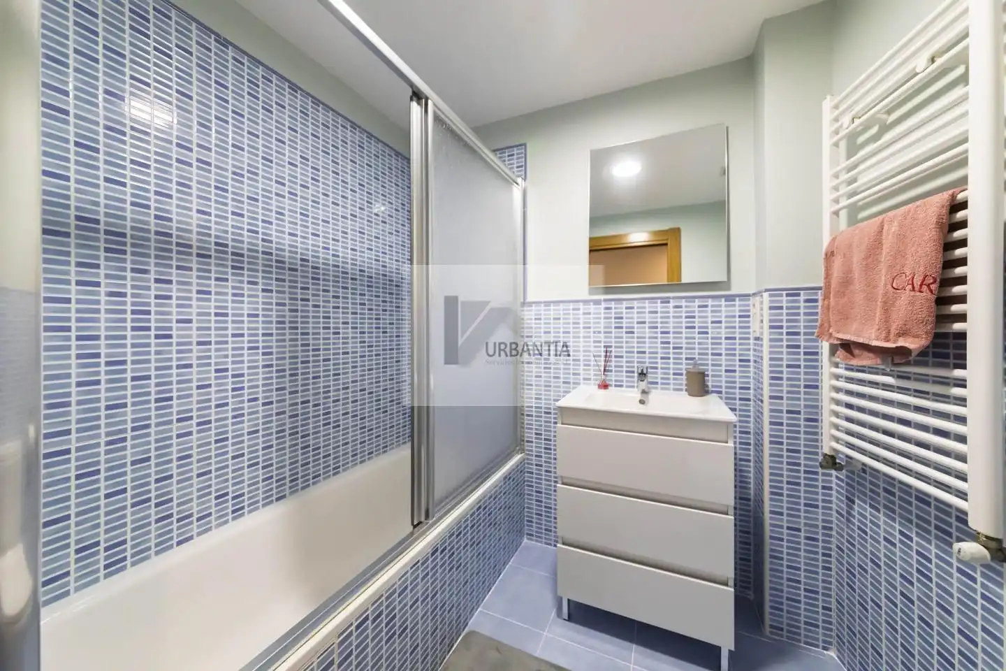 Bathroom of Flat for sale in Iza / Itza  with Heating, Parquet flooring and Storage room