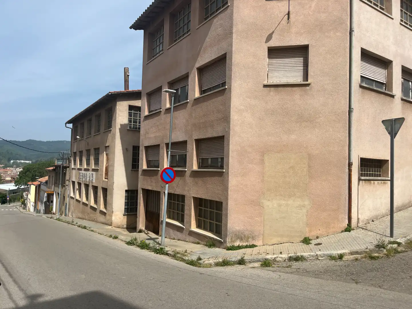 Industrial building with lift for sale in Carrer Joan Serras, imagen 3