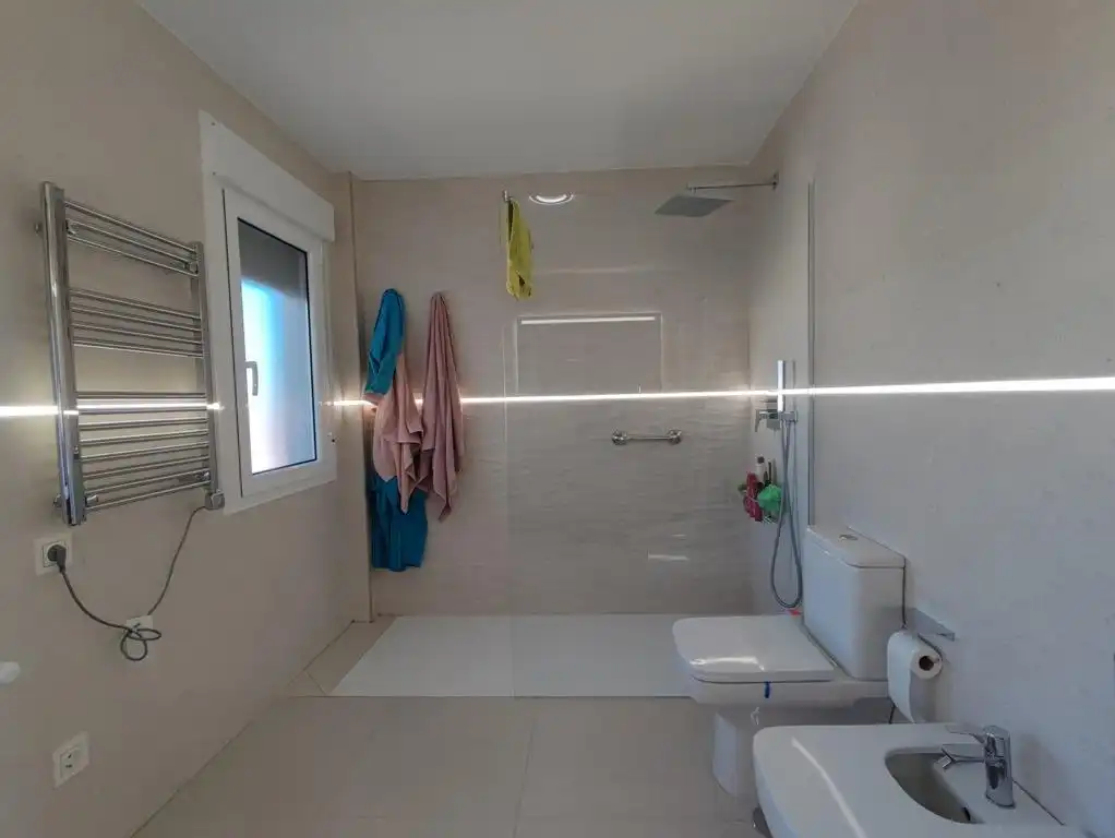 Bany de Casa o xalet en venda en Villa de Otura amb Aire condicionat, Calefacció i Terrassa