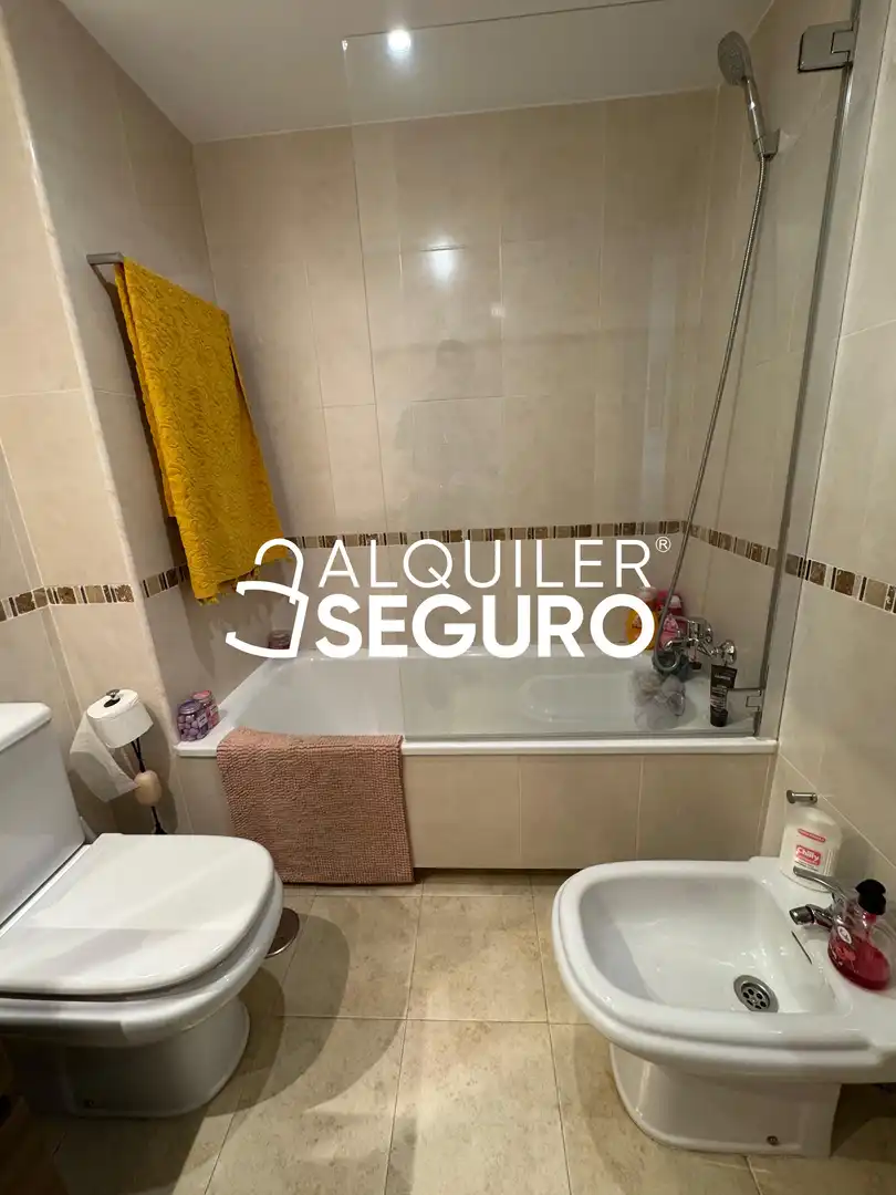 Bany de Pis de lloguer en Torremolinos amb Aire condicionat, Terrassa i Piscina