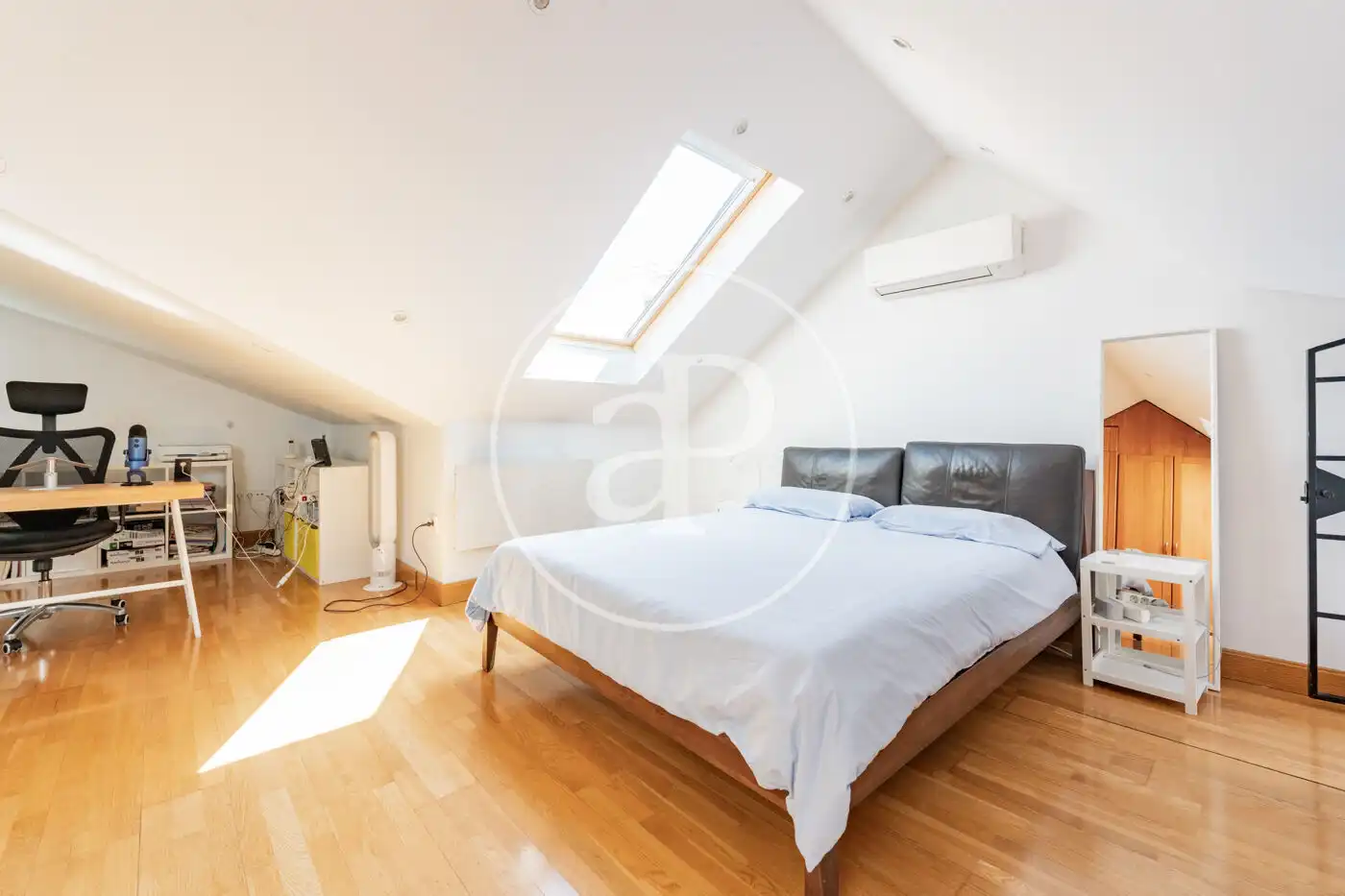 Habitación de Ático en venta en Madrid con Aire acondicionado y Terraza