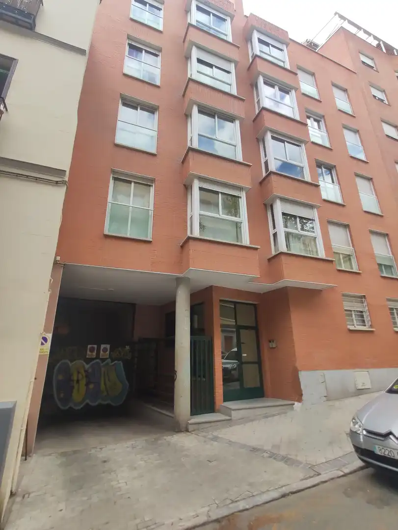 Außenansicht von Garage zum Verkauf in Madrid