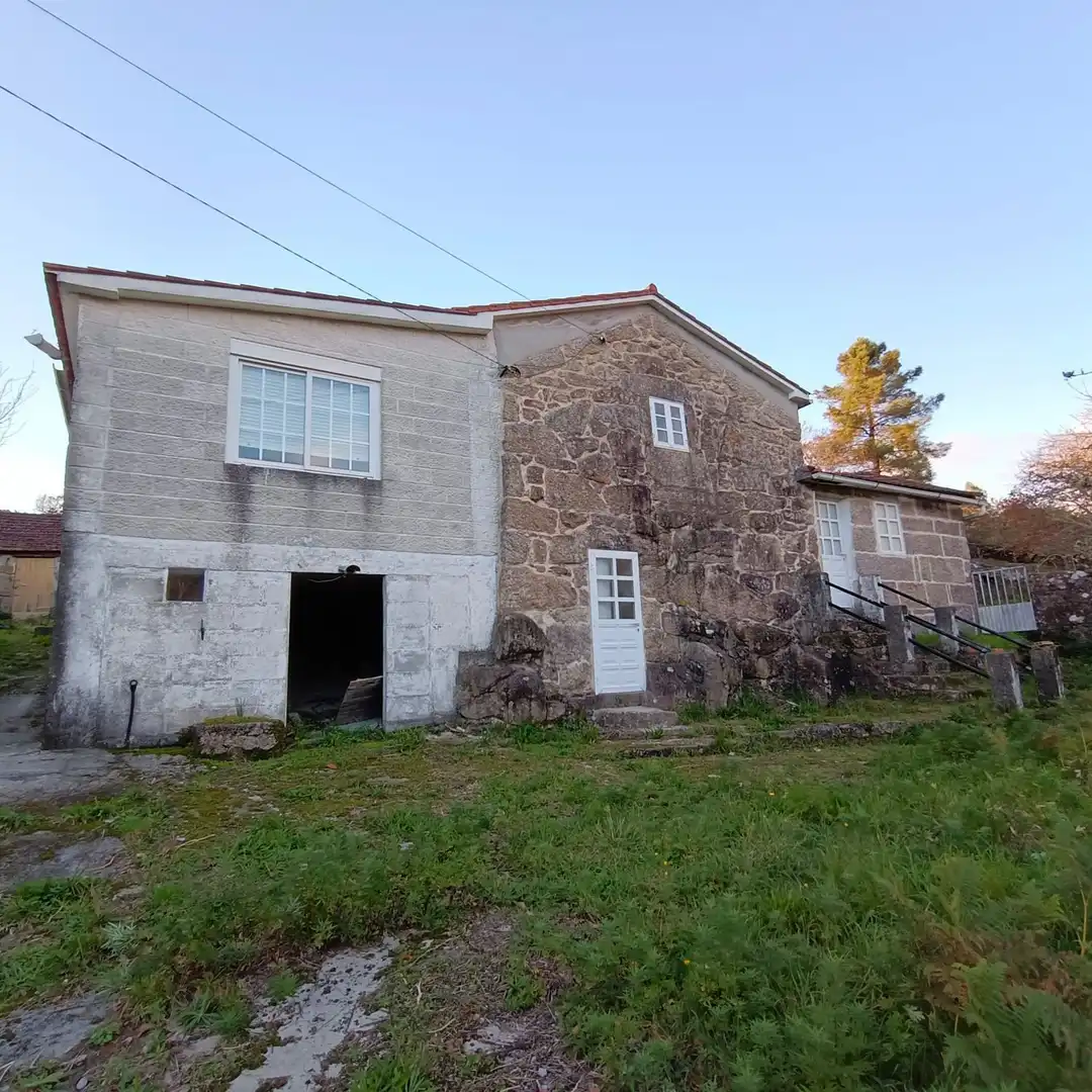 Vista exterior de Casa o xalet en venda en Cotobade amb Jardí privat
