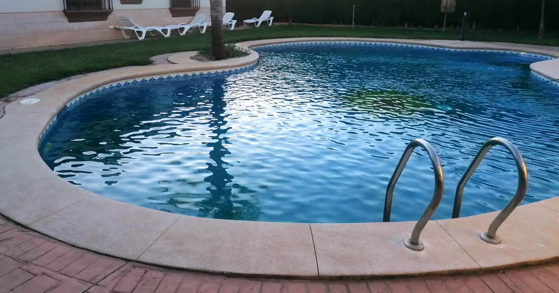 Chalet con piscina en venta en La Carlota, imagen 7