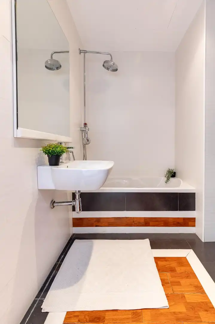 Bathroom of Flat for sale in Valencia  with Air Conditioner